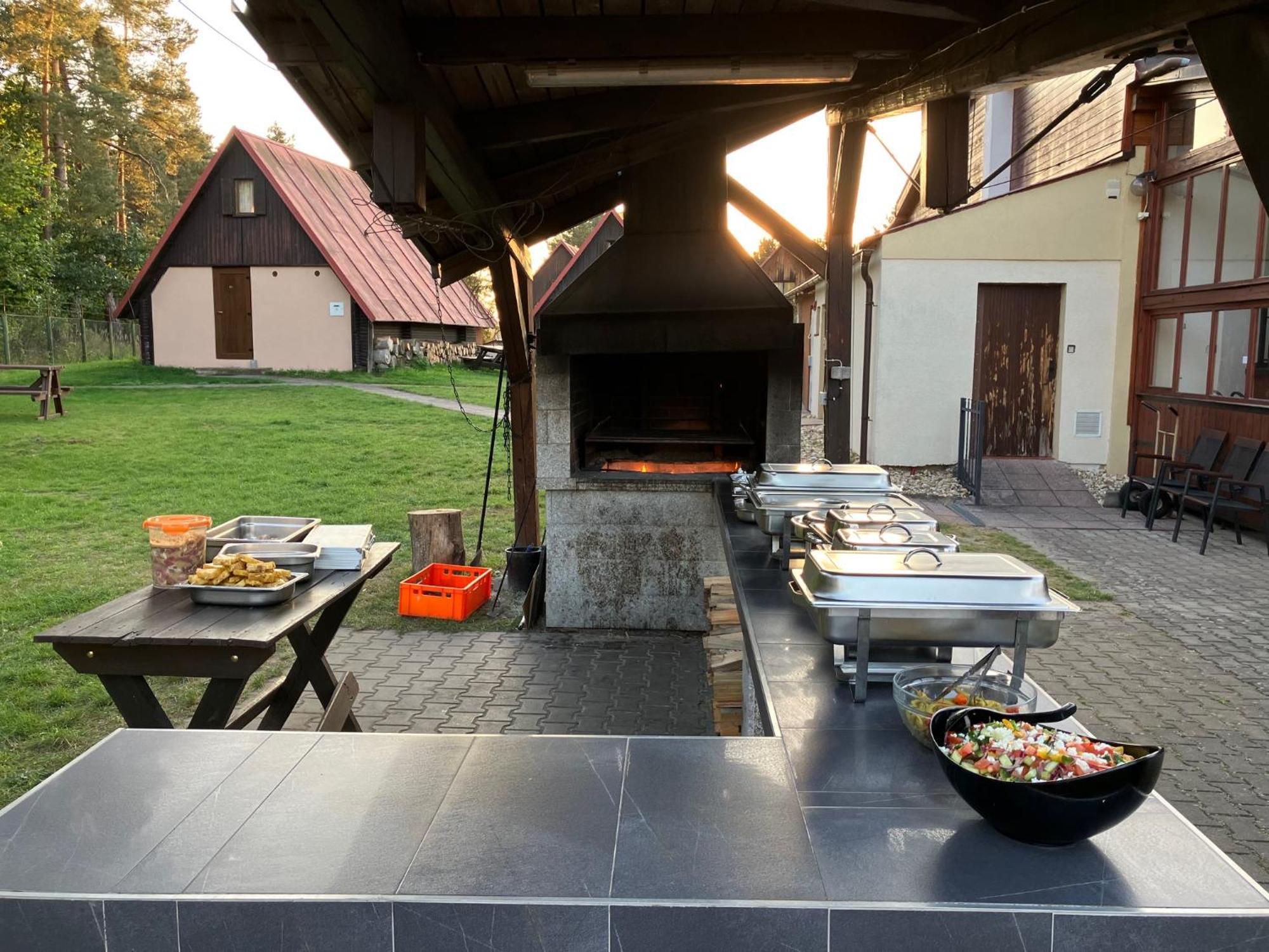 Raj Sportovni A Rekreacni Resort Branzez Knezmost Luaran gambar