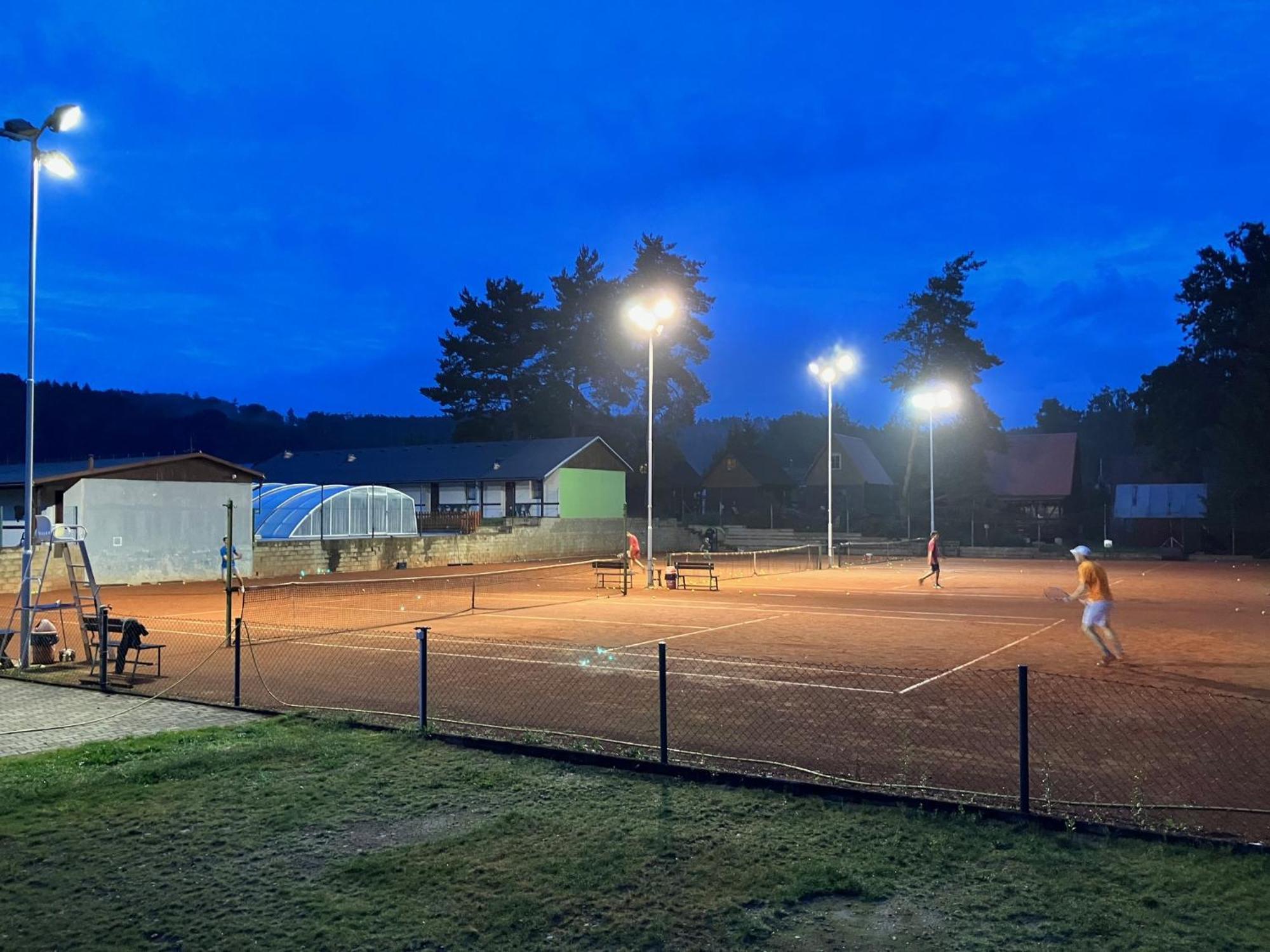 Raj Sportovni A Rekreacni Resort Branzez Knezmost Luaran gambar