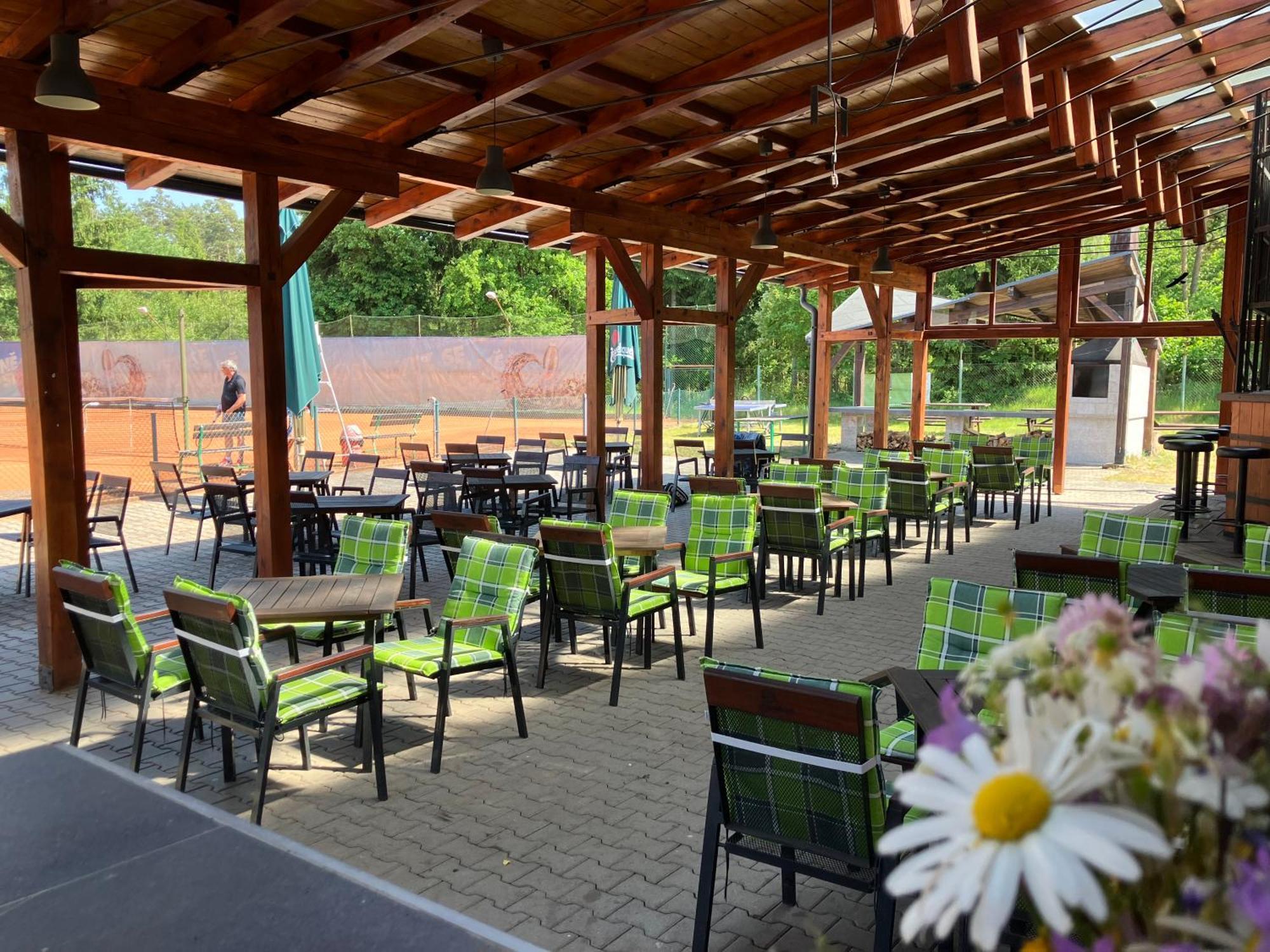 Raj Sportovni A Rekreacni Resort Branzez Knezmost Luaran gambar