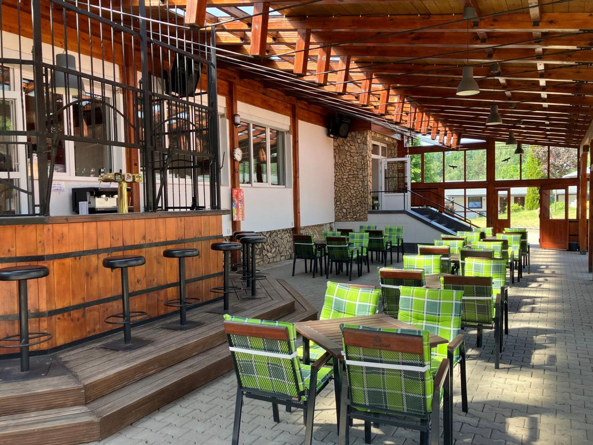 Raj Sportovni A Rekreacni Resort Branzez Knezmost Luaran gambar