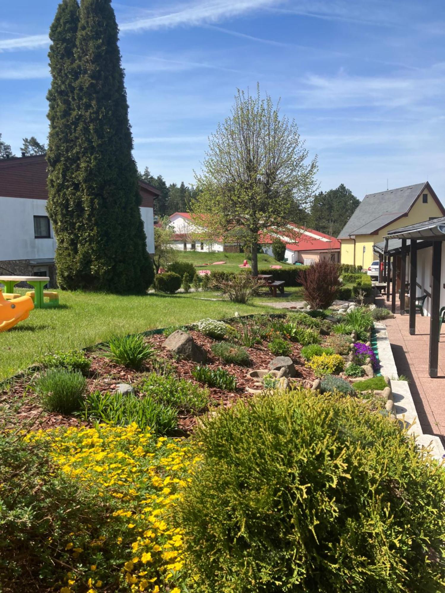 Raj Sportovni A Rekreacni Resort Branzez Knezmost Luaran gambar