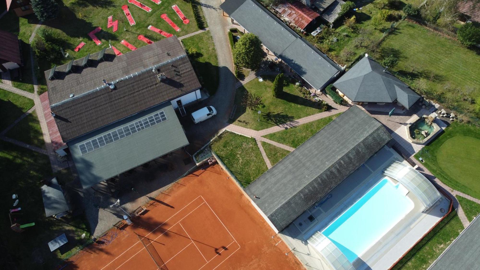 Raj Sportovni A Rekreacni Resort Branzez Knezmost Luaran gambar
