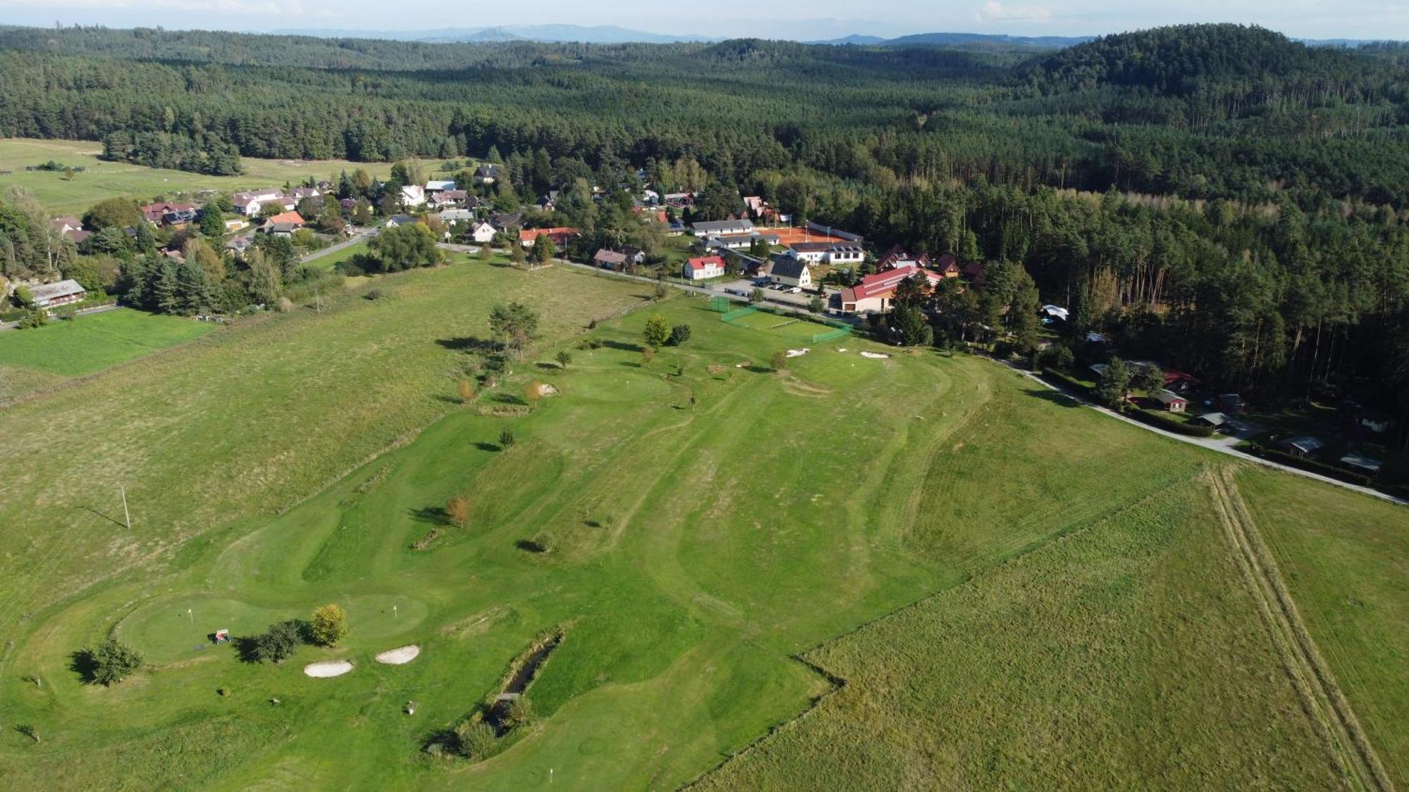 Raj Sportovni A Rekreacni Resort Branzez Knezmost Luaran gambar