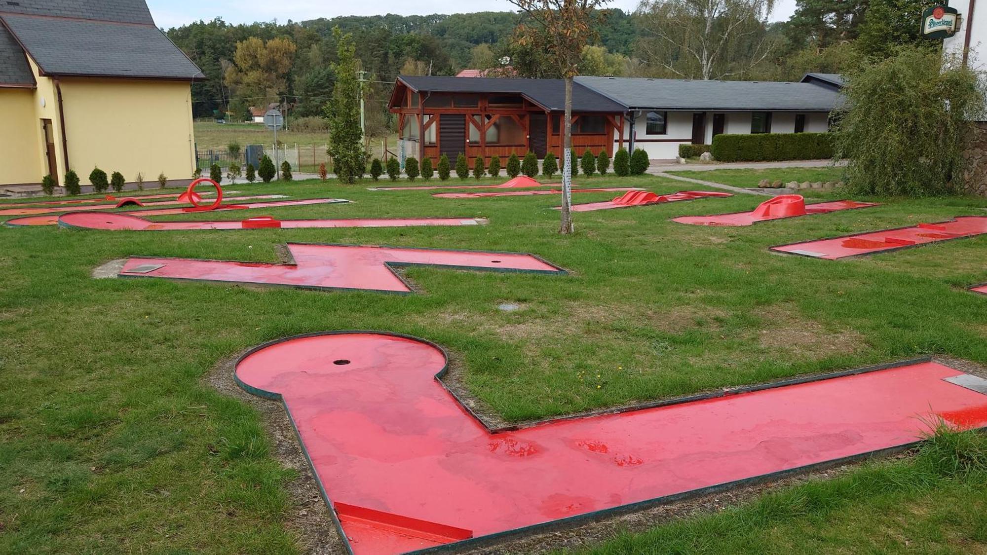 Raj Sportovni A Rekreacni Resort Branzez Knezmost Luaran gambar