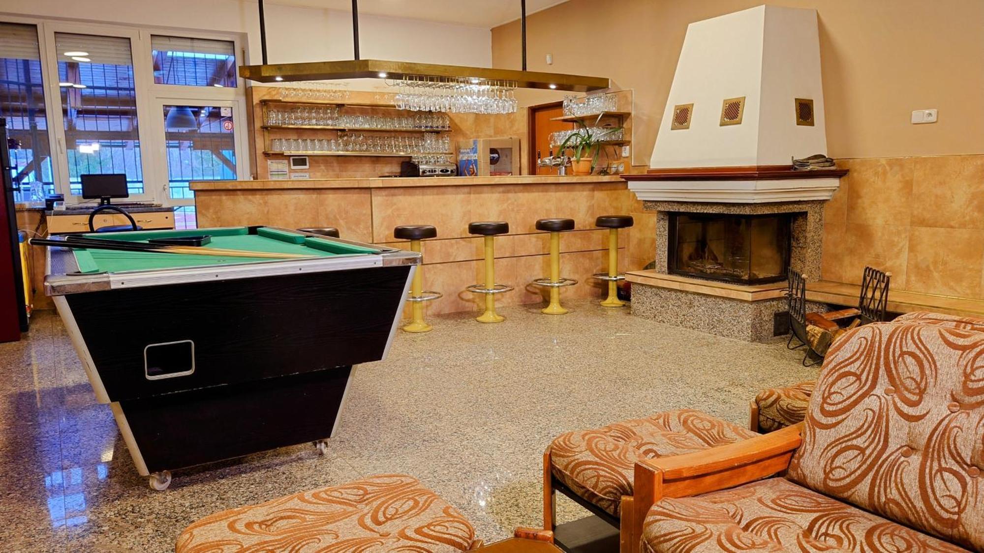 Raj Sportovni A Rekreacni Resort Branzez Knezmost Luaran gambar