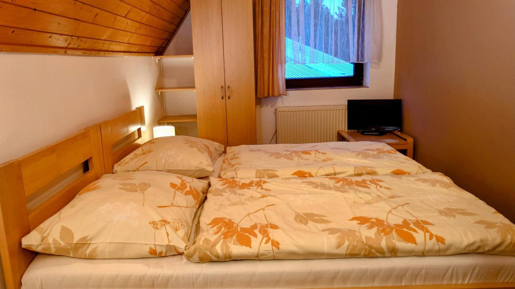 Raj Sportovni A Rekreacni Resort Branzez Knezmost Luaran gambar