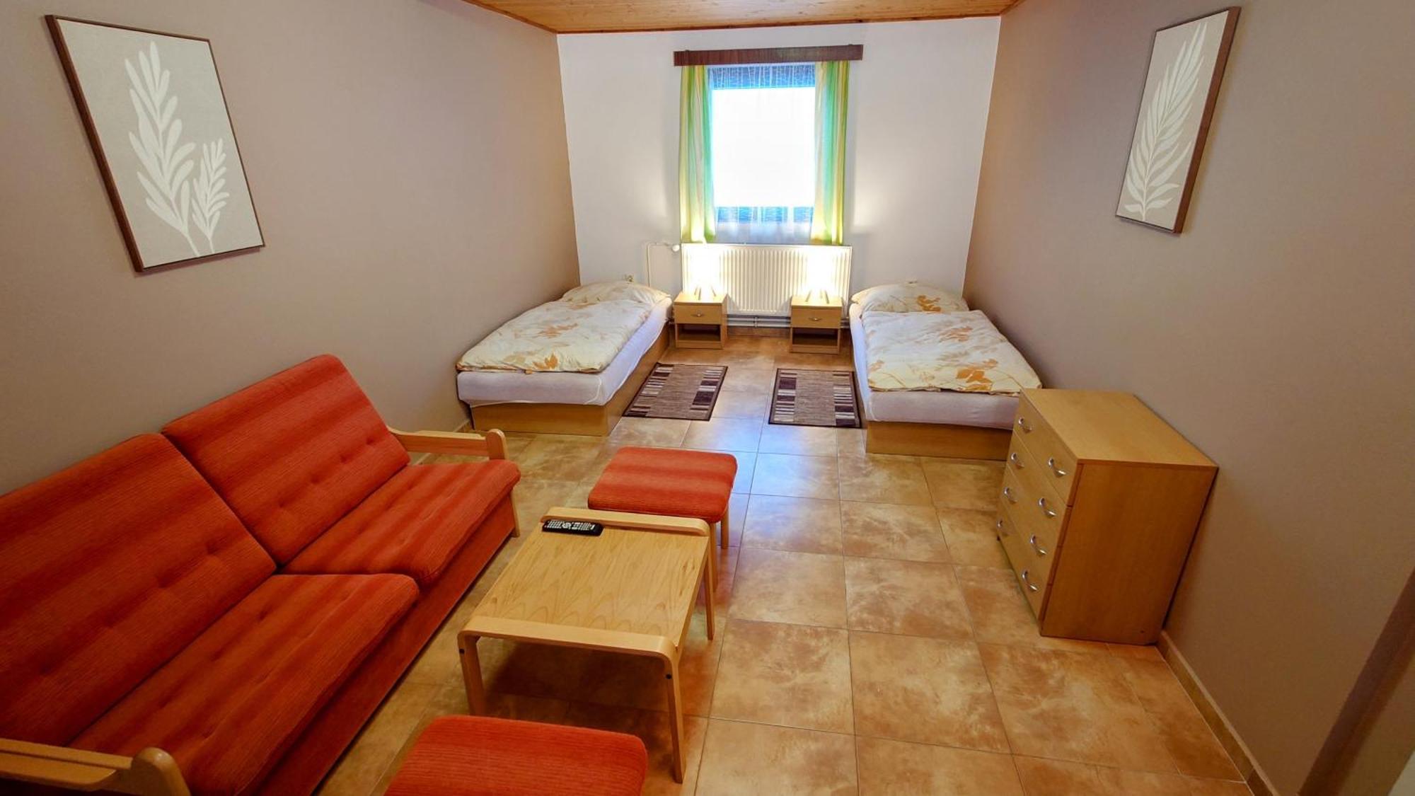 Raj Sportovni A Rekreacni Resort Branzez Knezmost Luaran gambar