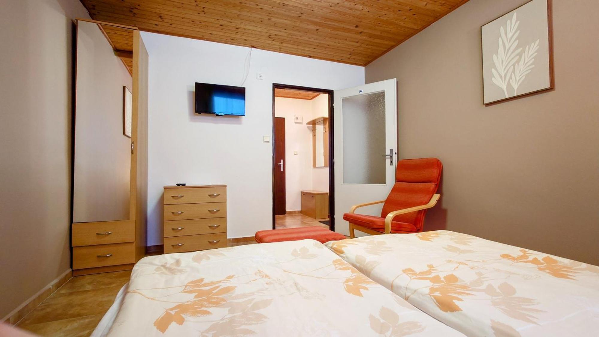 Raj Sportovni A Rekreacni Resort Branzez Knezmost Luaran gambar