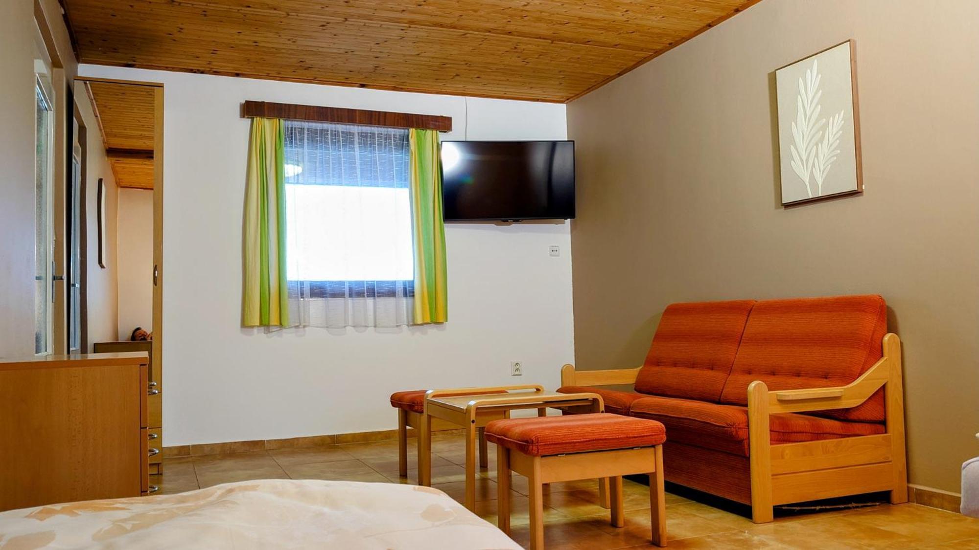 Raj Sportovni A Rekreacni Resort Branzez Knezmost Luaran gambar